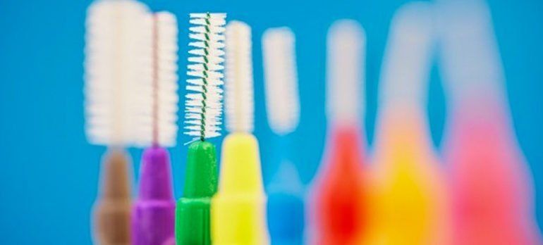diferencia hilo dental cepillo interdental